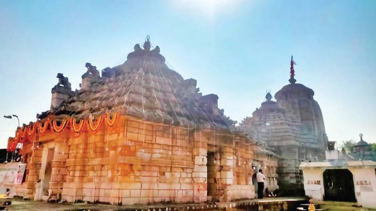  ହୋଇପାରିଲାନି ହାଣ୍ଡିଭଙ୍ଗା ଯାତ: ଖାଡ଼ା ଉପାସ କପିଳନାଥ, ଓଳିଏ ଶ୍ରୀଲିଙ୍ଗରାଜ