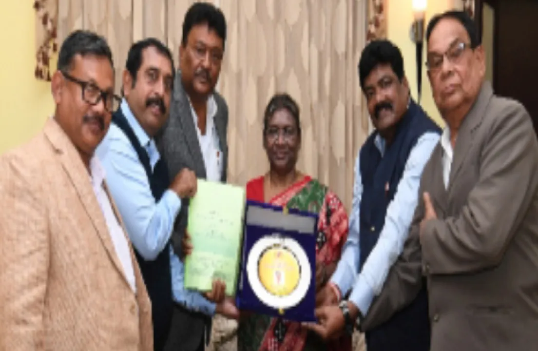  ରାଷ୍ଟ୍ରପତିଙ୍କୁ ଭେଟିଲେ ଅଲ୍‌ ଓଡ଼ିଶା ଲୟର୍ସ ଆସୋସିଏସନ୍‌ କର୍ମକର୍ତ୍ତା
