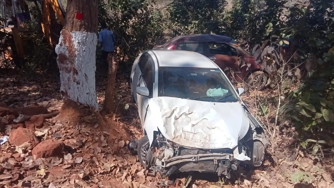  ଦୁର୍ଘଟଣାଗ୍ରସ୍ତ କାର୍‌ ଉପରେ ଚଢ଼ିଗଲା ଆଉ ଏକ ଦ୍ରୁତଗାମୀ ଗାଡ଼ି; ଜଣେ ମୃତ, ଅନ୍ୟ ଜଣେ ଗୁରୁତର