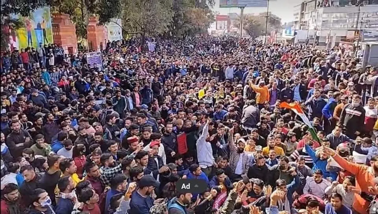  ଉତ୍ତରାଖଣ୍ଡ ଲୋକସେବା ଆୟୋଗରେ ସଂସ୍କାର ଦାବିରେ ପ୍ରାର୍ଥୀଙ୍କ ହିଂସାତ୍ମକ ବିକ୍ଷୋଭ, ଲାଠି ଚଳାଇଲା ପୁଲିସ୍
