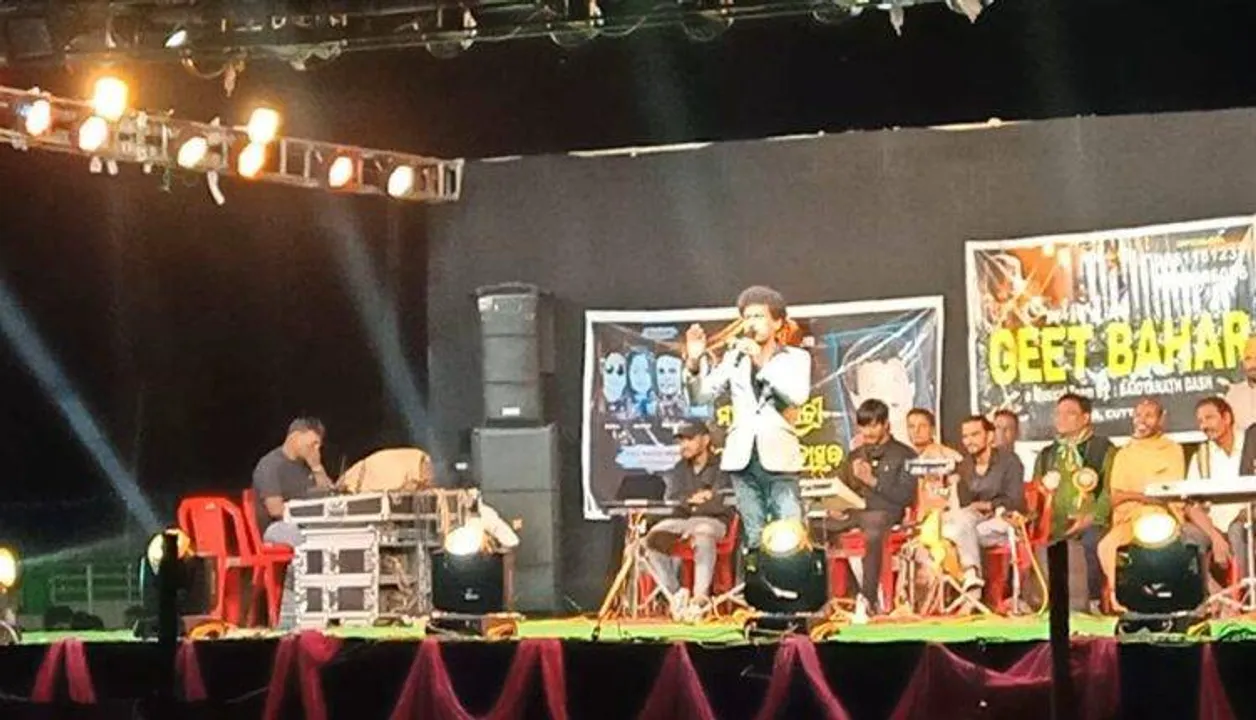 ପପୁ ପମ୍‌ପମ୍‌ଙ୍କ ମଞ୍ଚ ଉପରକୁ ପଥର ମାଡ଼ ଘଟଣା: ଚିହ୍ନଟକାରୀଙ୍କ ତଣ୍ଟି କାଟିଲା ଅଭିଯୁକ୍ତ