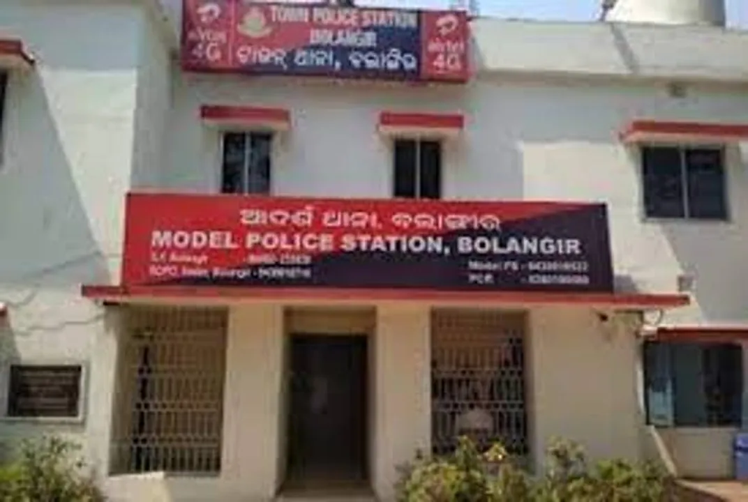  ଲୁହାରଡରେ ଅତର୍କିତ ଆକ୍ରମଣ: ଗୋଟିଏ ପରିବାରର ତିନି ଗୁରୁତର, ଭୁବନେଶ୍ବର ସ୍ଥାନାନ୍ତର