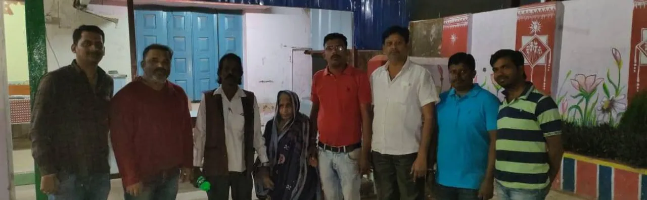 ସ୍ବେଚ୍ଛାସେବୀଙ୍କ ସହଯୋଗରେ ଅସହାୟ ବୃଦ୍ଧାଙ୍କୁ ଫେରିପାଇଲେ ପରିବାର
