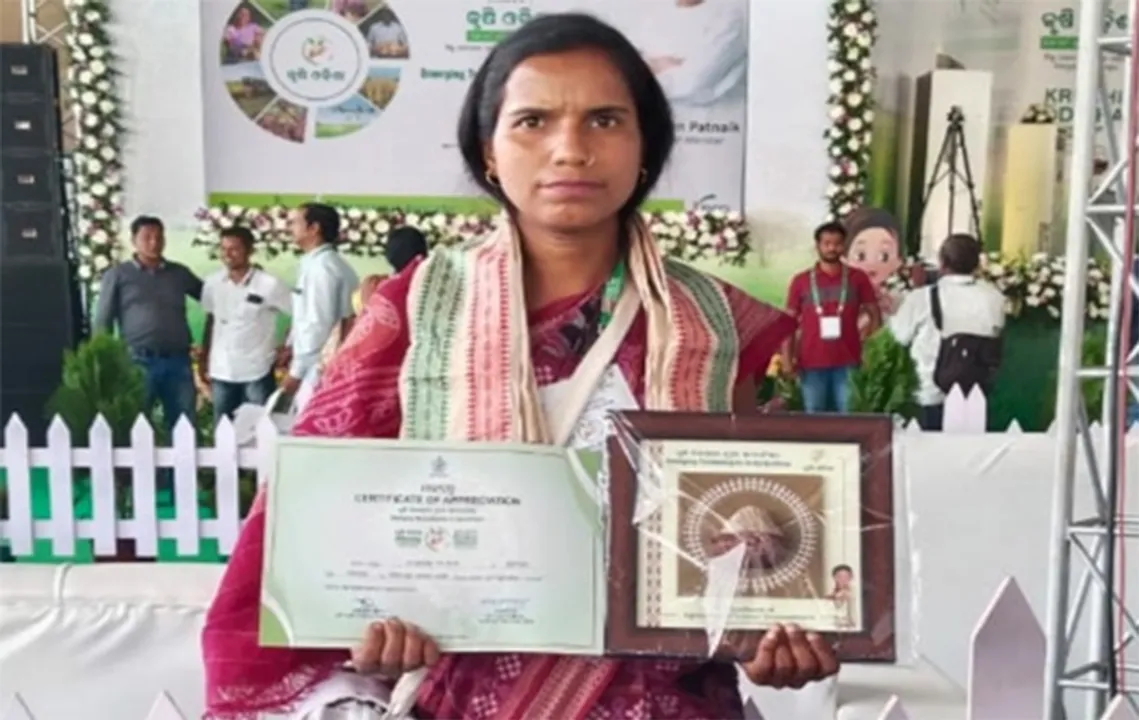  ଶଙ୍ଖଜିନୀ ପ୍ରଧାନ ପାଇଲେ କୃତୀ କୃଷକ ସମ୍ମାନ