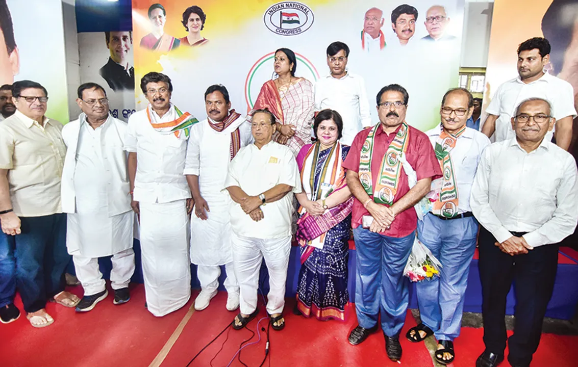  ପ୍ୟାରୀ ମହାପାତ୍ରଙ୍କ ଝିଅ କଂଗ୍ରେସରେ ଯୋଗଦେଲେ