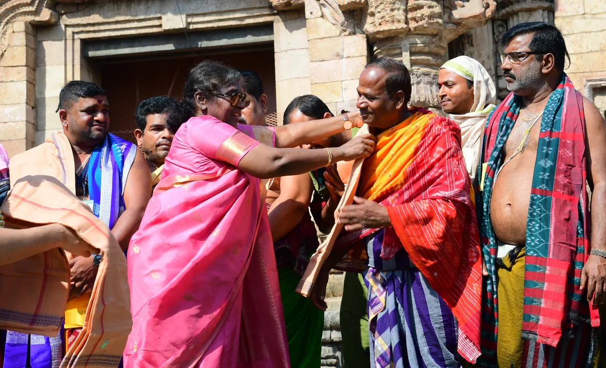  ରାଷ୍ଟ୍ରପତିଙ୍କ ଲିଙ୍ଗରାଜ ମହାପ୍ରଭୁଙ୍କୁ ଦର୍ଶନର ଝଲକ