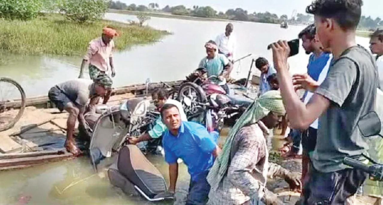  ବ୍ରାହ୍ମଣୀରେ ଡଙ୍ଗା ବୁଡ଼ିଲା; ବର୍ତ୍ତିଲେ ୩୦ ଯାତ୍ରୀ