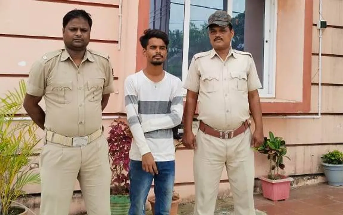  ଅଶ୍ଳୀଳ ଫଟୋ ଭାଇରାଲ୍, ଧମକଚମକ ମାମଲାରେ ଯୁବକ ଗିରଫ