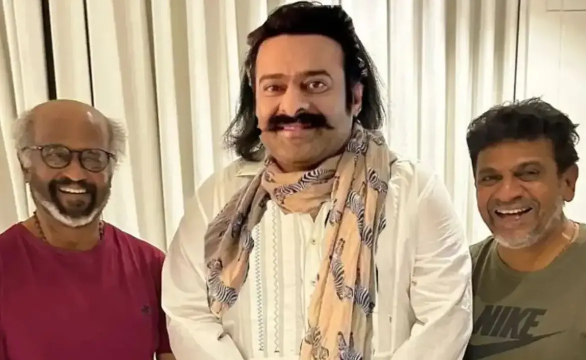  ପ୍ରଭାସଙ୍କ ଏଭଳି ବେଶ ଫ୍ୟାନଙ୍କୁ ଆସିଲା ନାହିଁ ପସନ୍ଦ, ଲୋକେ କରୁଛନ୍ତି ଟ୍ରୋଲ