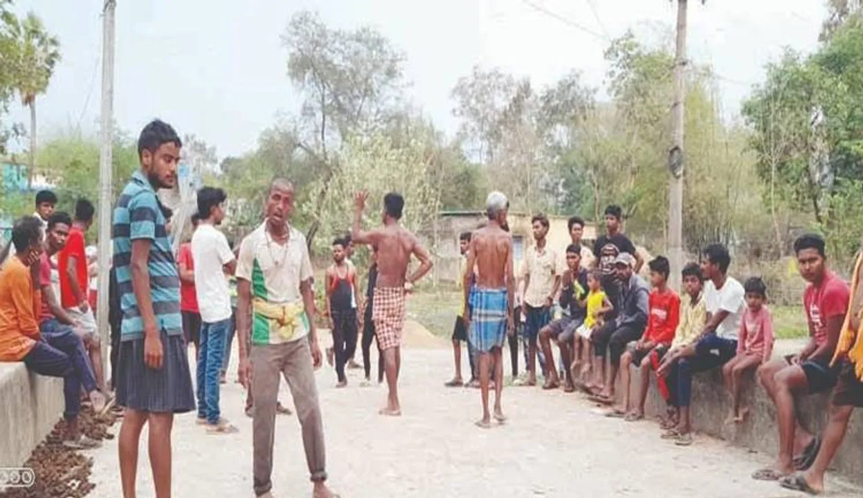  ୨୪ ଘଣ୍ଟା ଧରି ପଡ଼ି ରହିଲା ଛିଡ଼ିଥିବା ବିଦ୍ୟୁତ୍‌ ତାର: ଷଣ୍ଢ ମଲା, ବିଦ୍ୟୁତ୍‌ କର୍ମଚାରୀଙ୍କୁ ଅଟକ ରଖିଲେ ଲୋକେ