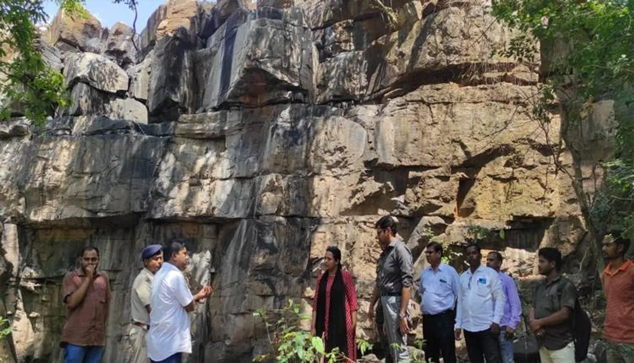  ଆପ୍‌ଖୋଲ ଜଳପ୍ରପାତ ପରିଦର୍ଶନ କଲେ ଜିଲ୍ଲାପାଳ