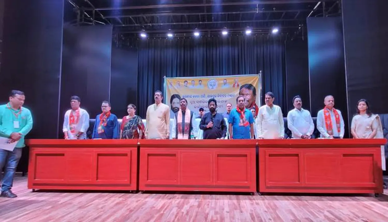  ବିଭିନ୍ନ ​ଯୋଜନାର ସମୀକ୍ଷା କଲେ କେନ୍ଦ୍ରମନ୍ତ୍ରୀ
