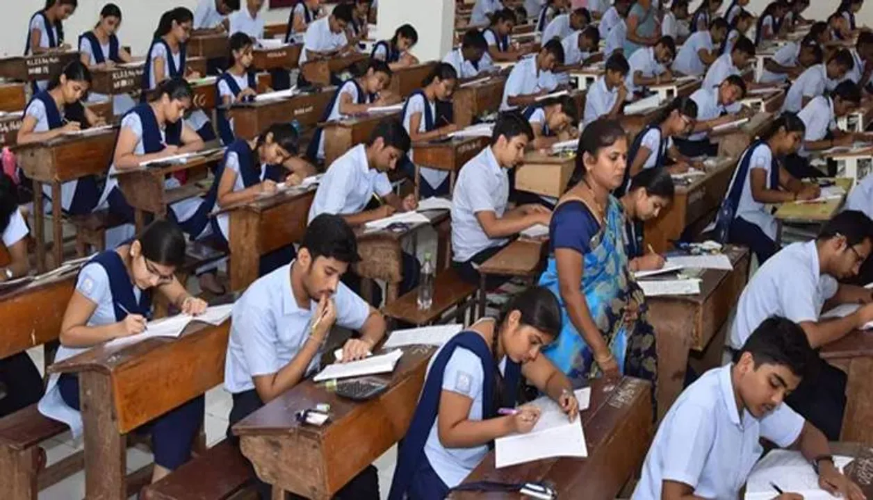  CollegeDekho 