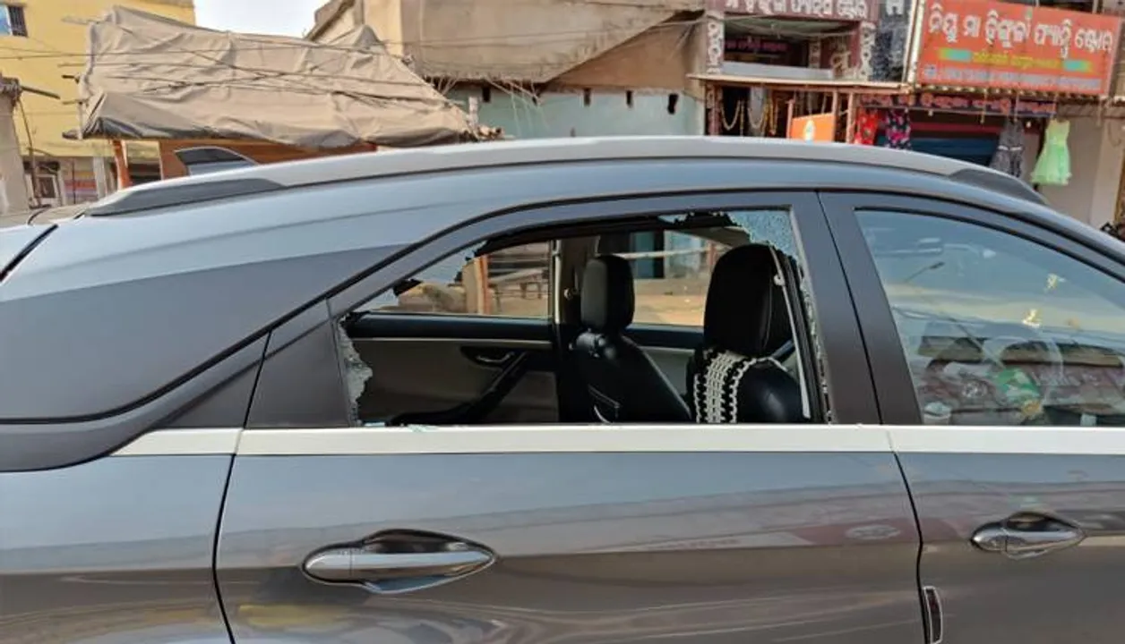  କାର କାଚ ଭାଙ୍ଗି ଲକ୍ଷାଧିକ ଟଙ୍କାର ସାମଗ୍ରୀ ଲୁଟ୍‌