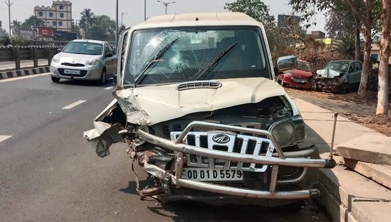  ଡିଭାଇଡରରେ ପିଟିହେଲା ସ୍କର୍ପିଓ, ୬ ଆହତ