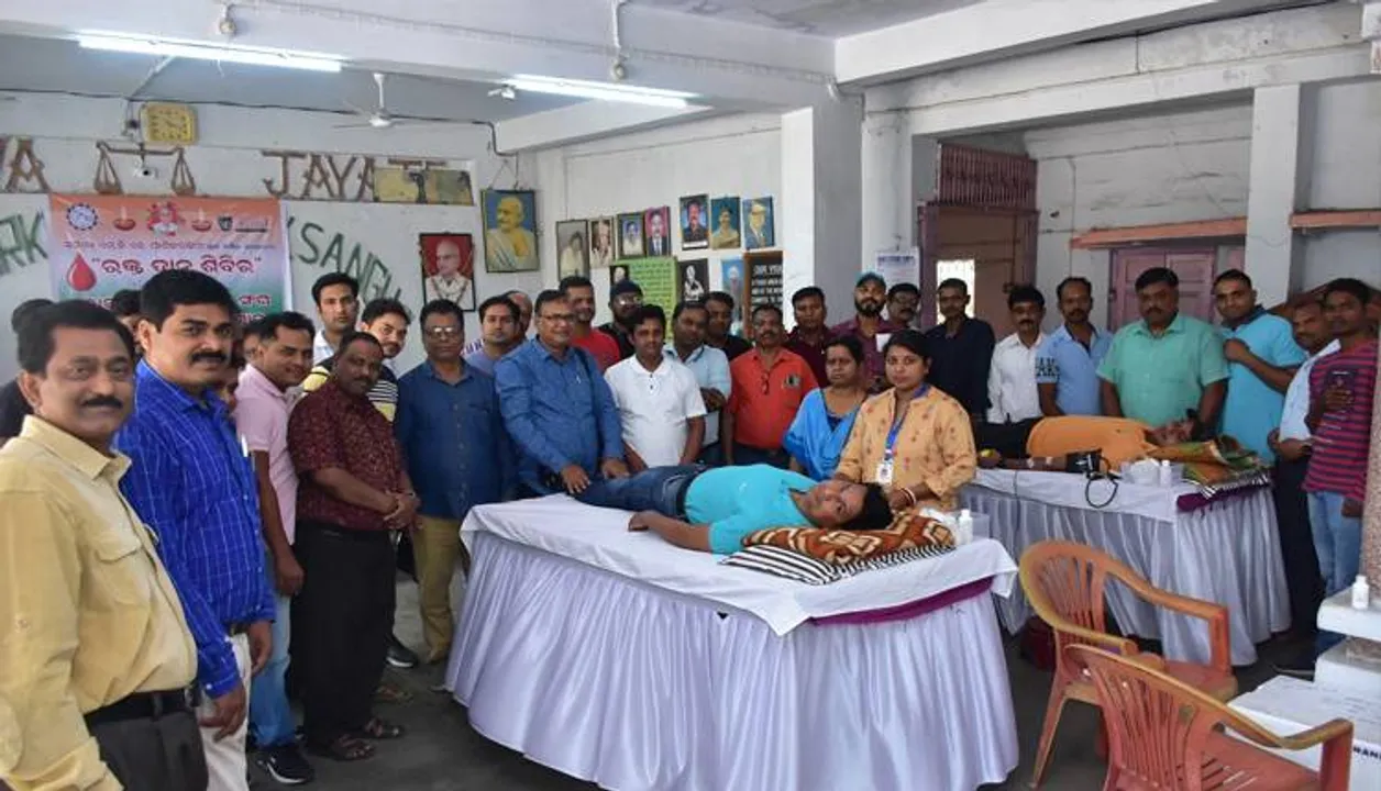  ‘ସମ୍ବାଦ-ଆମ ଓଡ଼ିଶା‘ ଓ ‘ରାଉରକେଲା ଶ୍ରମିକ ସଂଘ’ର ରକ୍ତଦାନ ଶିବିର