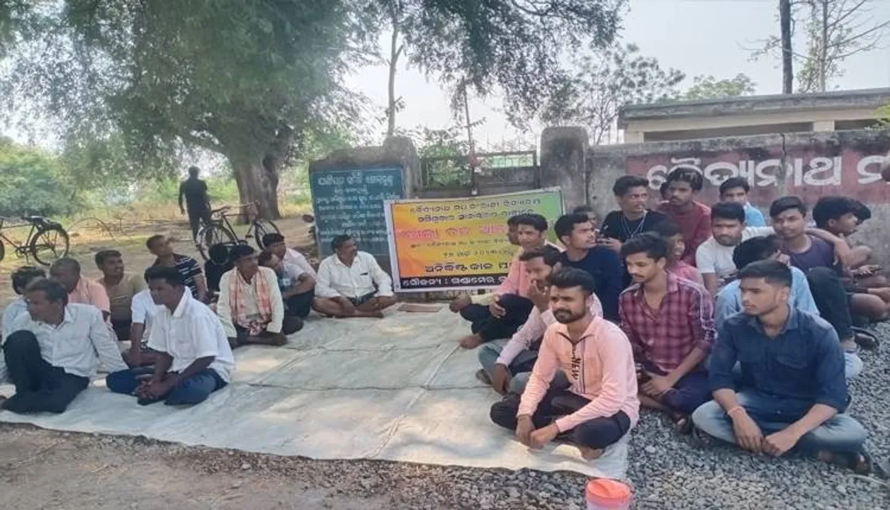 ଦୁଇ ସ୍କୁଲରେ ତାଲା ପକାଇ ଗର୍ଜିଲେ ଗ୍ରାମବାସୀ