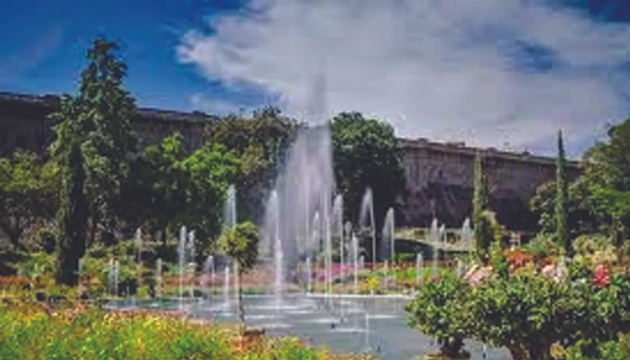  Guide Tour Explore Tourist places India 