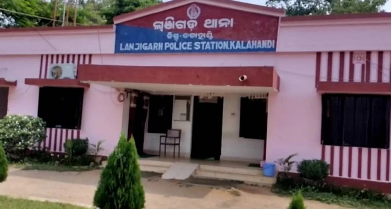  ବାପା-ଝିଅ ସମ୍ପର୍କରେ କଳଙ୍କ: ୧୨ ବର୍ଷର ଝିଅକୁ ଦୁଷ୍କର୍ମ, ଅଭିଯୁକ୍ତ ବାପ କୋର୍ଟ ଚାଲାଣ