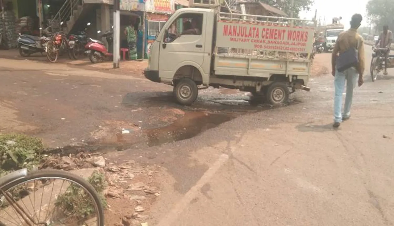  ଦାନଗଦୀ ବଜାରରେ ଭାସୁଛି ଡ୍ରେନ ପାଣି