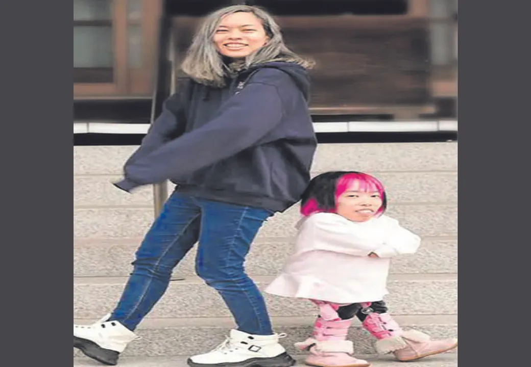  ବିଚିତ୍ର ଯାଆଁଳା ଭଉଣୀ