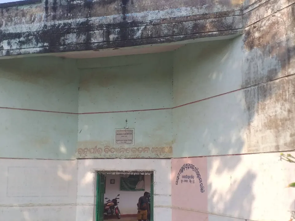  ସ୍କୁଲଛାତରୁ ଖସିଲା ଫ୍ୟାନ୍, ଦୁଇ ଛାତ୍ରୀ ଆହତ