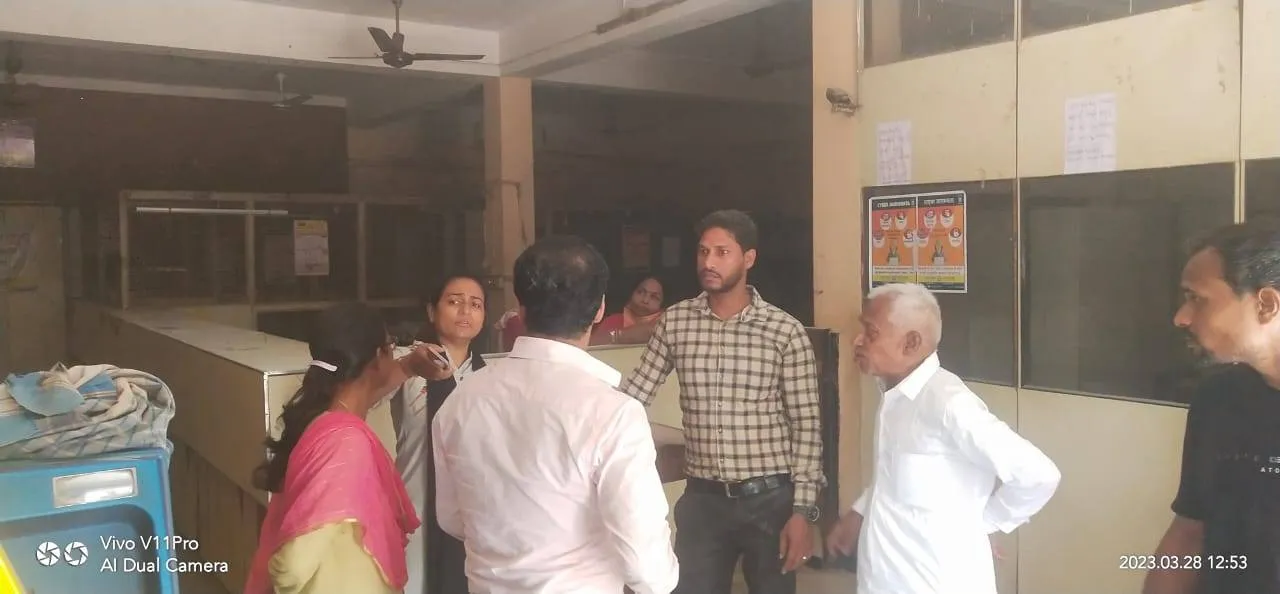  ୟୁକୋ ବ୍ୟାଙ୍କରେ ଅଗ୍ନିକାଣ୍ଡ; ନିଆଁକୁ ଆୟତ୍ତ କଲେ କର୍ମଚାରୀ, ବ୍ୟାଙ୍କିଙ୍ଗ ସେବା ଠପ୍‌