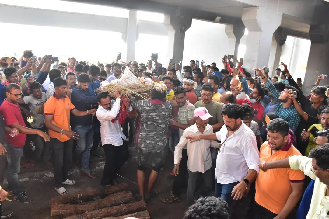  ପଞ୍ଚଭୂତରେ ଲୀନ ହେଲେ ପିଣ୍ଟୁ ନନ୍ଦ, କାନ୍ଦ ବୋବାଳିରେ ଫାଟି ପଡ଼ିଲା ସ୍ବର୍ଗଦ୍ବାର