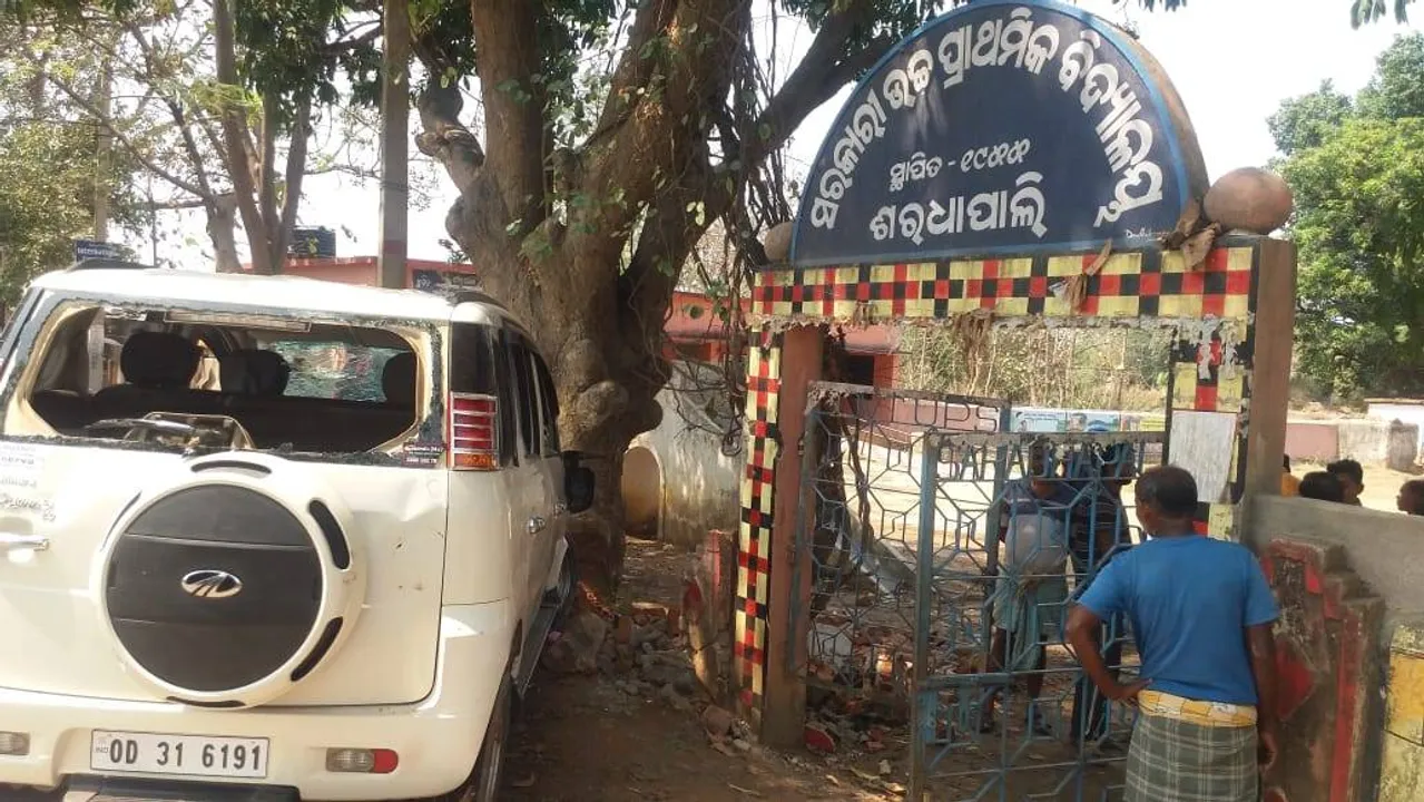  ଛାତ୍ରଙ୍କ ଉପରେ ଚଢ଼ିଗଲା ଦ୍ରୁତଗାମୀ କାର୍‌: ମୃତକଙ୍କ ସଂଖ୍ୟା ୩କୁ ବୃଦ୍ଧି, ରାସ୍ତା ଅବରୋଧ ସହ ଉତ୍ତେଜନା ଜାରି