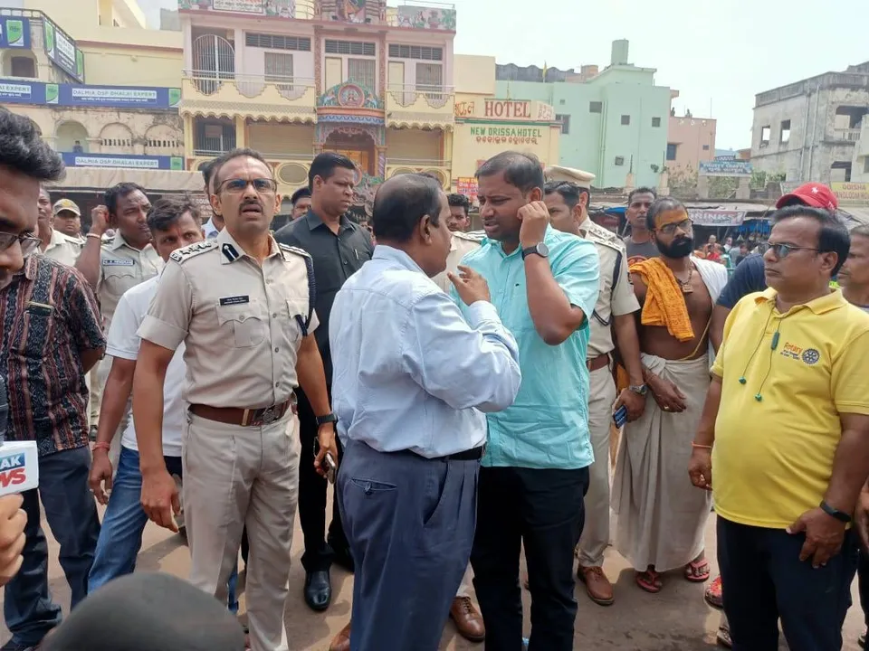  ପୁରୀ: ପୁରୀ ଅଗ୍ନିକାଣ୍ଡ ସ୍ଥଳରେ ଗୃହ ରାଷ୍ଟ୍ରମନ୍ତ୍ରୀ ତୁଷାରକାନ୍ତି ବେହେରା