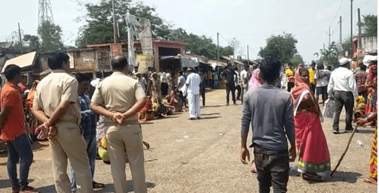  ଟ୍ରାକ୍ଟର ଧକ୍କାରେ ଜଣେ ମୃତ: କ୍ଷତିପୂରଣ ଦାବିରେ ଢେଙ୍କାନାଳ-କାମାକ୍ଷାନଗର ମୁଖ୍ୟ ରାସ୍ତା ଅବରୋଧ