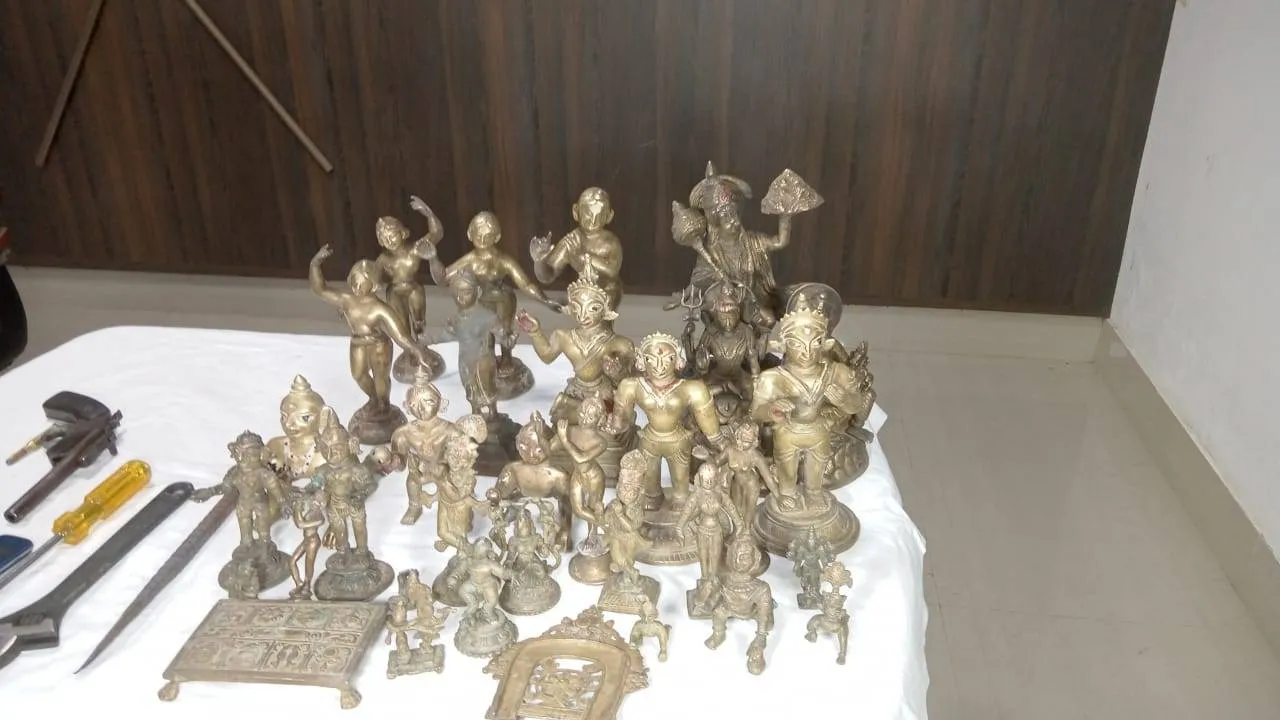  ମୂର୍ତ୍ତିଚୋର ଗ୍ୟାଙ୍ଗର ୪ ସଦସ୍ୟ ଗିରଫ, ୩୧ ମୂଲ୍ୟବାନ ମୂର୍ତ୍ତି ଓ ନମ୍ବର ବିହୀନ ବାଇକ୍‌ ଜବତ