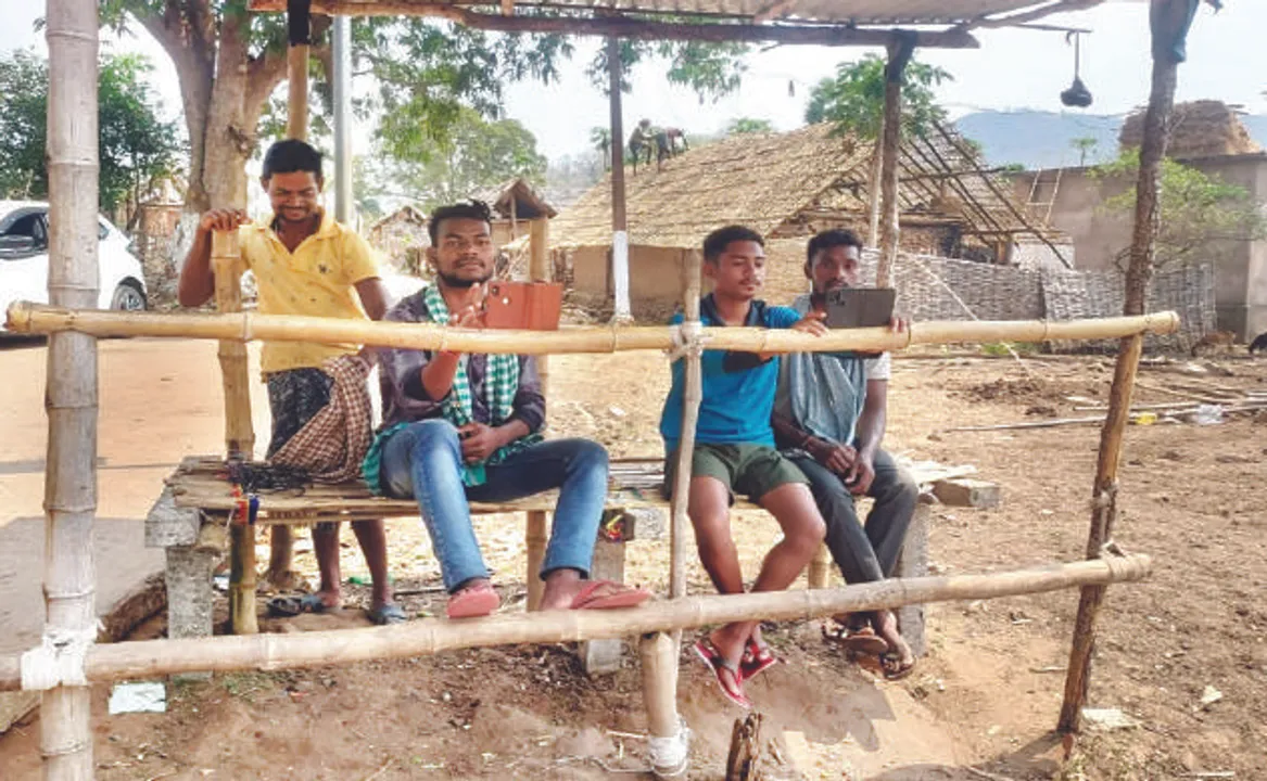  ଅନୁଗୁଳ: ୭୦ଟି ଗାଁ’ରେ ନେଟୱର୍କ ନାହିଁ, ଫୋନ୍‌ କରିବାକୁ ‘ମୋବାଇଲ୍‌ ଘର’