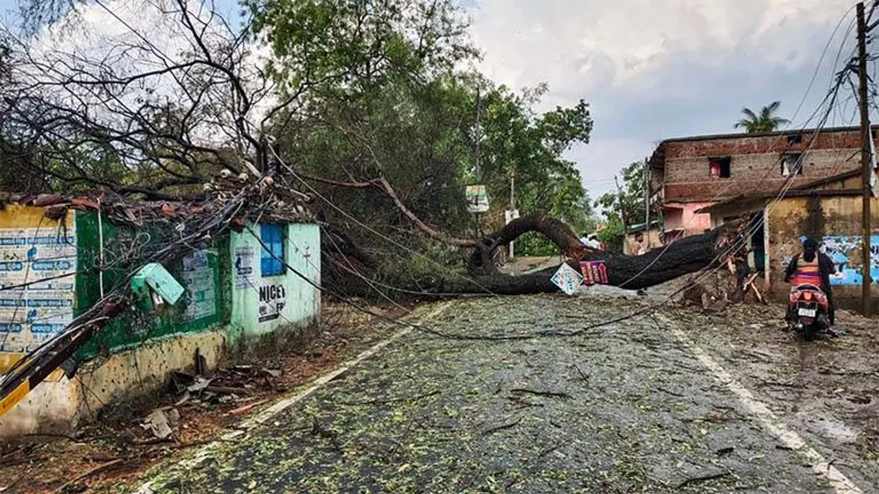  ବଲାଙ୍ଗୀରରେ କାଳବୈଶାଖୀ ତାଣ୍ଡବ: ଘଡ଼ଘଡ଼ି ବର୍ଷା ସାଙ୍ଗକୁ କରା ମାଡ଼, ବ୍ୟାପକ କ୍ଷୟକ୍ଷତି