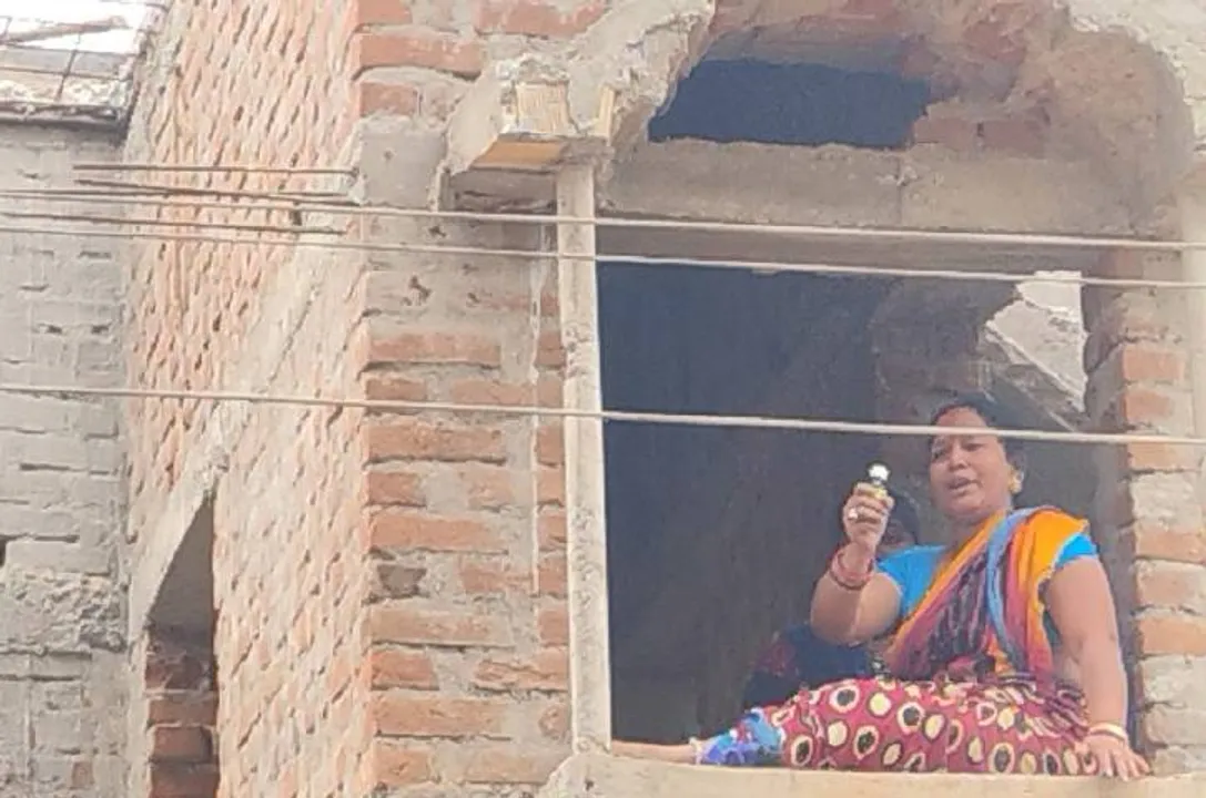  ଜବରଦଖଲ ଉଚ୍ଛେଦର ପ୍ରତିବାଦ: ପ୍ରଶାସନ ଆଗରେ ବିଷପିଇଲେ ମହିଳା