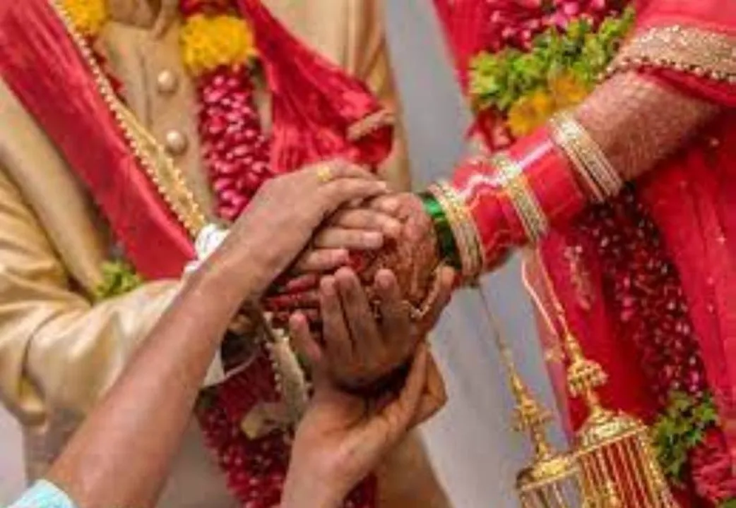  ଜଣେ ପୁରୁଷଙ୍କୁ ବିବାହ କରିଥିବା ୨ ମହିଳା ସ୍ବାମୀ ସହ ଭାଗଭାଗ କରି ସମୟ ବିତାଇବାକୁ ସ୍ୱାକ୍ଷର କଲେ ଚୁକ୍ତି