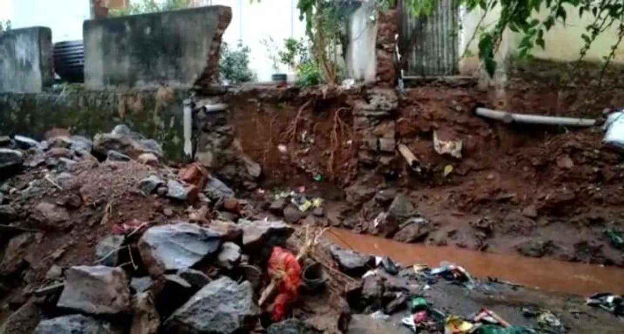  ପ୍ରବଳ ବର୍ଷାରେ ଭୁଶୁଡ଼ିଲା ପାଚେରୀ