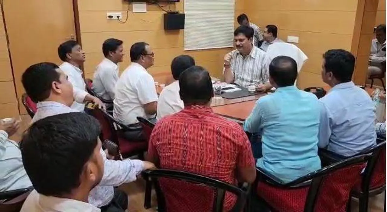  ବିନା ୟୁନିଫର୍ମରେ ବିଦ୍ୟାଳୟକୁ ଯିବୁ: ପ୍ରାଥମିକ ଶିକ୍ଷକ ସଂଘ