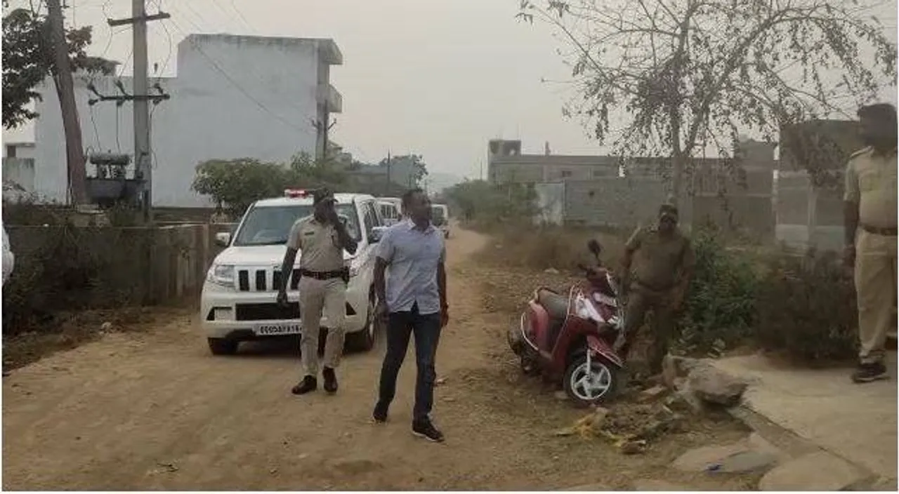  ପୁଲିସ ଉପରକୁ ବୋମା ମାଡ଼ କଲେ ଦୁବୃର୍ତ୍ତ, ଘଟଣାସ୍ଥଳରେ ପହଞ୍ଚିଲେ ଏସପି