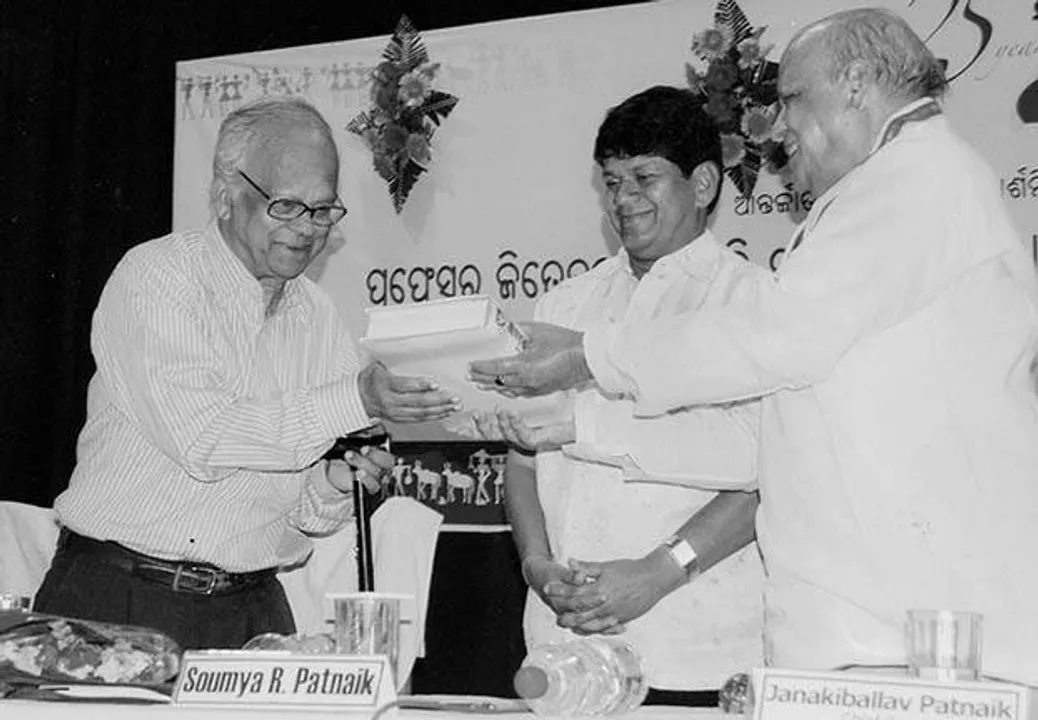  ପ୍ରଫେସର ଜିତେନ୍ଦ୍ରନାଥ ମହାନ୍ତିଙ୍କ ସହ ପୂର୍ବତନ ମୁଖ୍ୟମନ୍ତ୍ରୀ 
ଜାନକୀ ବଲ୍ଲଭ ପଟ୍ଟନାୟକ ଓ ‘ସମ୍ବାଦ’ ସ˚ପାଦକ ସୌମ୍ୟର˚ଜନ ପଟ୍ଟନାୟକ 