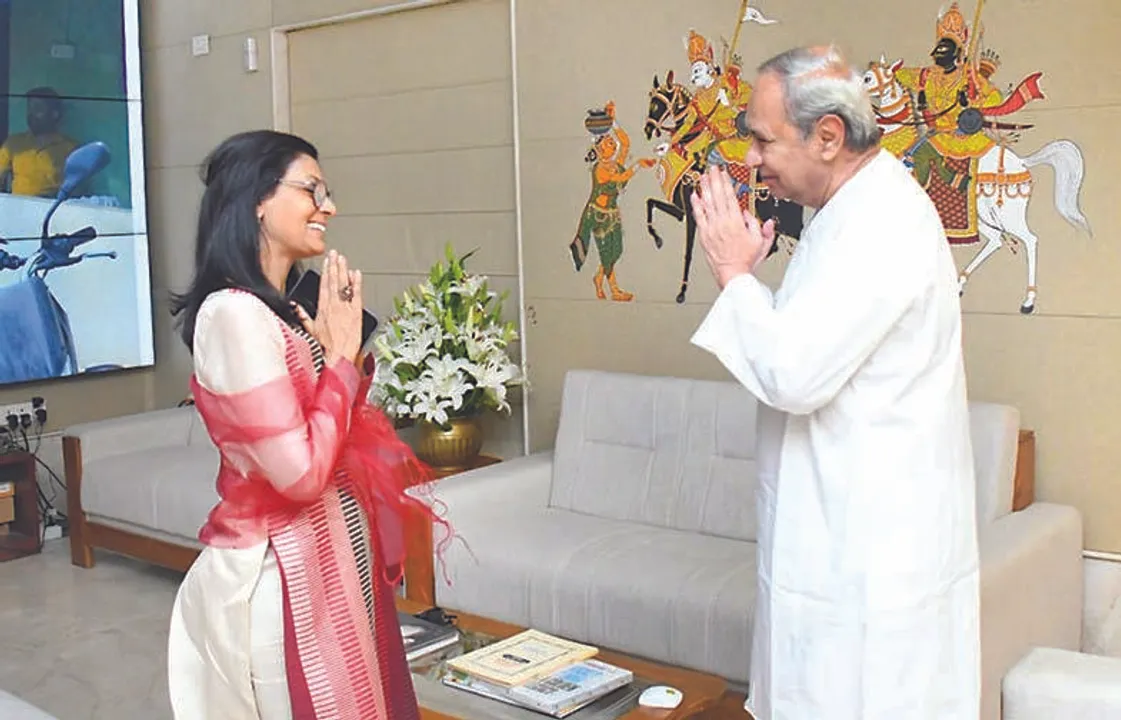  ନବୀନ ନିବାସରେ ମୁଖ୍ୟମନ୍ତ୍ରୀ ନବୀନ ପଟ୍ଟନାୟକଙ୍କୁ ଭେଟୁଛନ୍ତି ଚଳଚ୍ଚିତ୍ରର ନିର୍ଦ୍ଦେଶିକା ତଥା ଅଭିନେତ୍ରୀ ନନ୍ଦିତା ଦାସ 