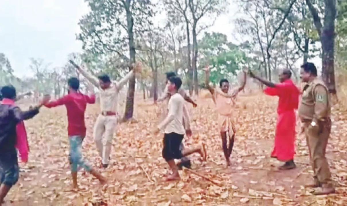  ବର୍ଷା: ଖୁସିରେ ନାଚିଲେ ବନ କର୍ମଚାରୀ