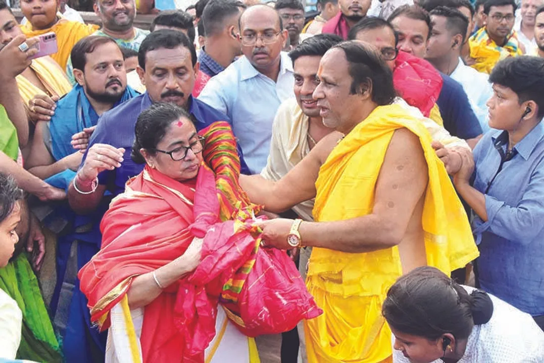  ମହାପ୍ରଭୁଙ୍କ ଦର୍ଶନକଲେ ମମତା, ଆଜି ନବୀନଙ୍କୁ ଭେଟିବେ