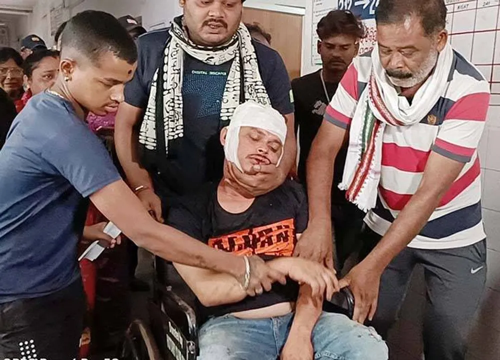  ବଡ଼ଦାଣ୍ଡରେ ଗ୍ୟାଙ୍ଗ ୱାର୍‌: ଗୋଡ଼େଇ ଗୋଡ଼େଇ ହାଣିଲେ, ଦୁଇ ଗୁରୁତର, ଜଣେ ସଙ୍କଟାପନ୍ନ