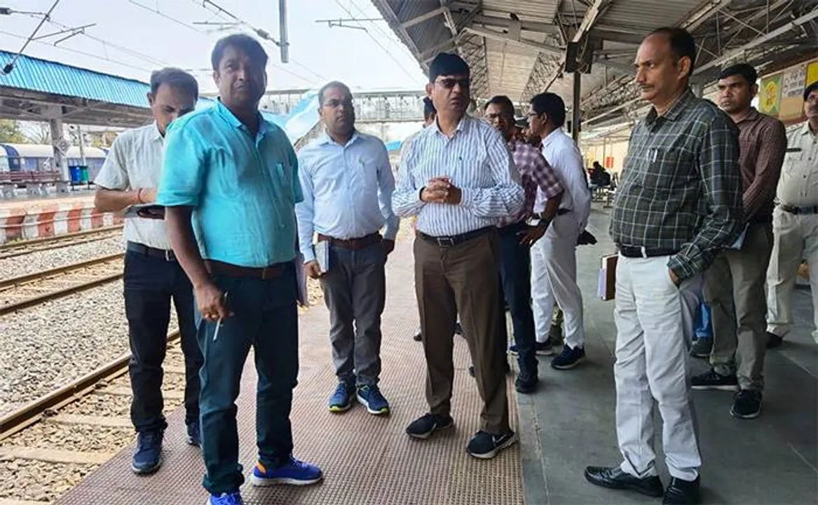 ଡିଆର୍‌ଏମ୍‌ଙ୍କ ବରଗଡ଼ ରୋଡ଼ ଷ୍ଟେସନ୍‌ ପରିଦର୍ଶନ