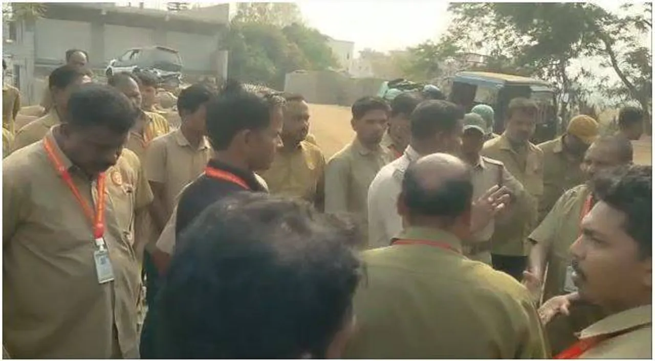  ଷ୍ଟିଅରିଂ ଛାଡ଼ ଆନ୍ଦୋଳନ: ଯାଜପୁରରେ ୧୪ଟି ସ୍ଥାନରେ ଡ୍ରାଇଭର ସଂଘର ବନ୍ଦ ପାଳନ, ବଲାଙ୍ଗୀରରେ ଗଡୁନି ବସ୍‌   