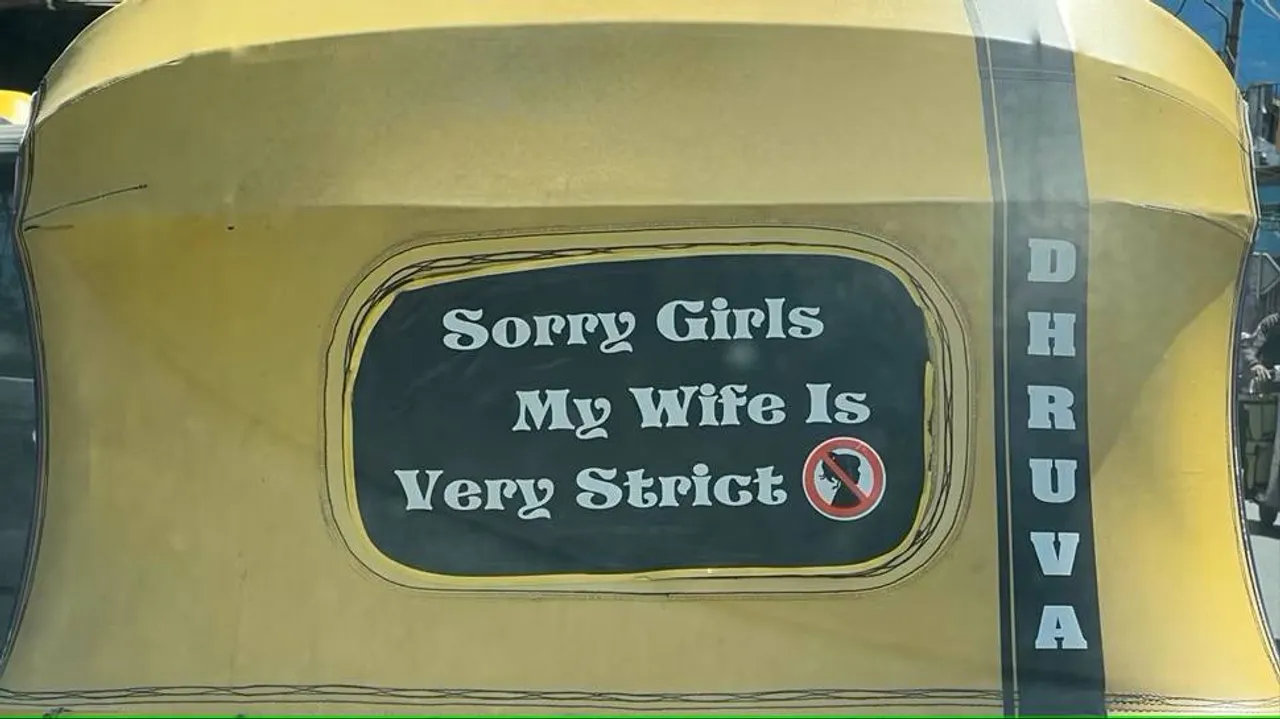  ଚାଳକ ତାଙ୍କ ଅଟୋ ପଛରେ ‌ଲେଖିଛନ୍ତି, ‘ଯୁବତୀମାନେ କ୍ଷମା କରିବେ, ମୋର ସ୍ତ୍ରୀ ବହୁତ କଡ଼ା’ 