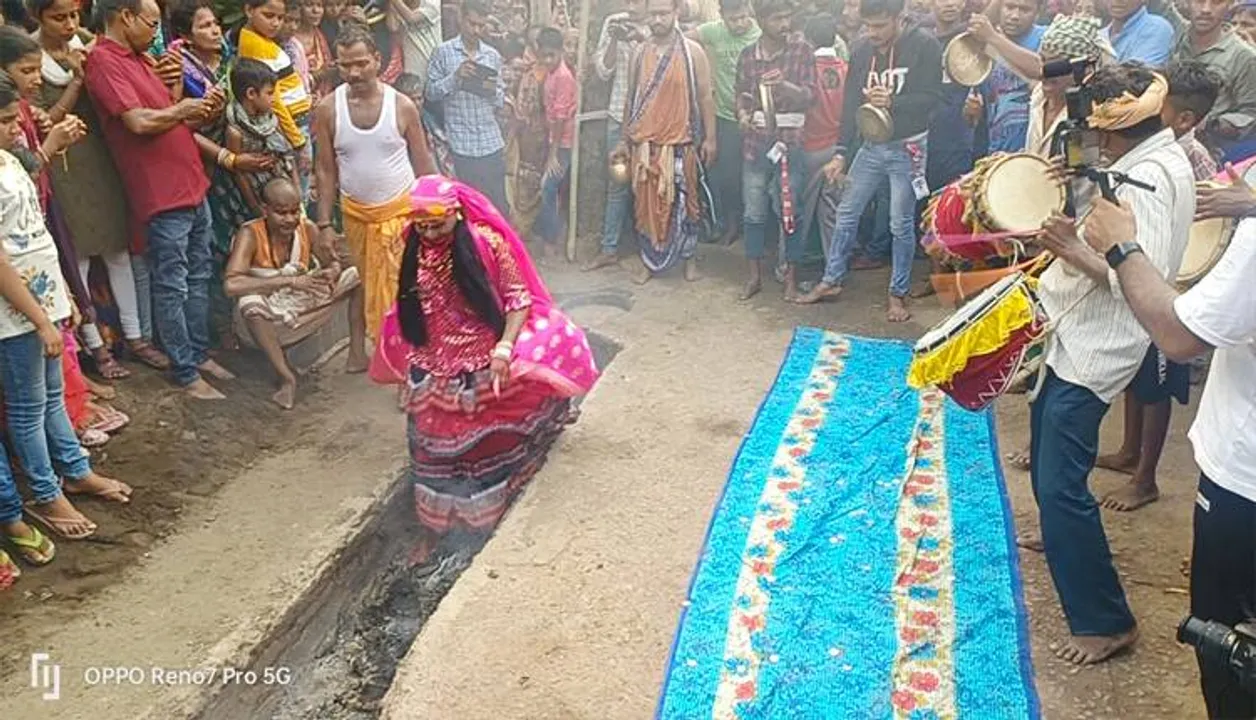  ଜୁନିଦା ଝାମୁଯାତ୍ରା, ନିଆଁରେ ନାଚିଲେ ଭକ୍ତ