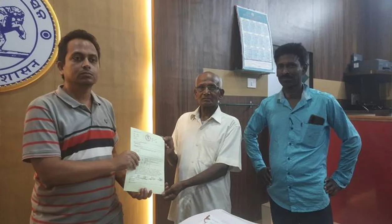  ୩୬ ବର୍ଷ ପରେ ଯବାନଙ୍କୁ ମିଳିଲା ଜମିପଟ୍ଟା