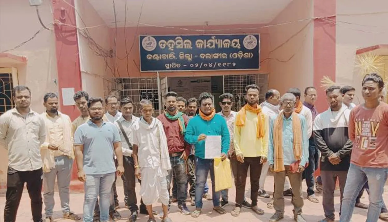  ଗୋଚର ଜମିରେ ବିସ୍ଥାପିତଙ୍କ ଥଇଥାନକୁ ଦାବିରିବାସୀଙ୍କ ବିରୋଧ